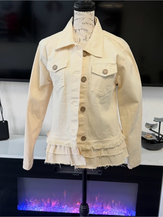 DENIM TopMark Jackets & Blazers - DENIM TopMark Cream Ruffle Hem Fringe Denim Jacket - Size L